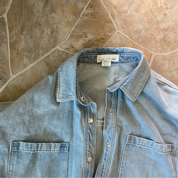 Women’s light wash denim shacket. - Picture 3 of 3